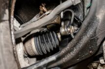 Schlagen links vorne am Auto: Ein häufiges Problem und seine Ursachen (Foto: AdobeStock - Michal 328551717)