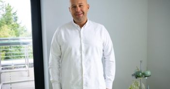 Erfahrener Intralogistik-Experte Szymon Kwaskiewicz stärkt EPG-Vertrieb strategisch in Osteuropa EPG intensiviert Osteuropageschäft mit Kwaskiewicz und modularer ONE (Foto: Ehrhardt Partner Group (EPG))