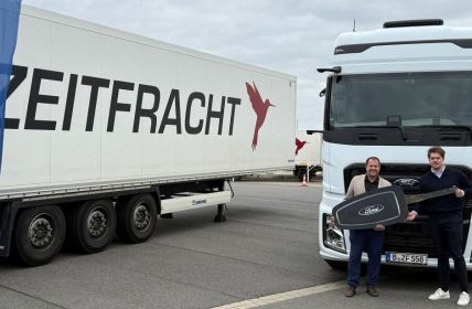 Ford F-MAX GEN2.0 steigert Aerodynamik, Komfort, Effizienz im Fuhrpark F-Trucks übergibt Ford F-MAX GEN2.0 Schlüssel an Zeitfracht (Foto: F-Trucks Deutschland)