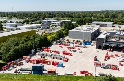 Sonnige Wochenenden solarversorgt, Dieselaggregat bleibt aus, emissionsarm und leise Netzanschluss verzögert sechs Monate, Hybrid Set-up Betrieb zuverlässig (Foto: Bredenoord)