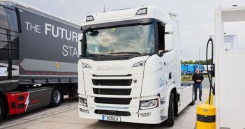 Neue Megawatt-Ladestation ermöglicht in 30 Minuten Ladezeit für E-Lkw Scania installiert Deutschlands ersten öffentlich 1,2-Megawatt-Ladepunkt für batterieelektrische (Foto: Mike Abmaier)