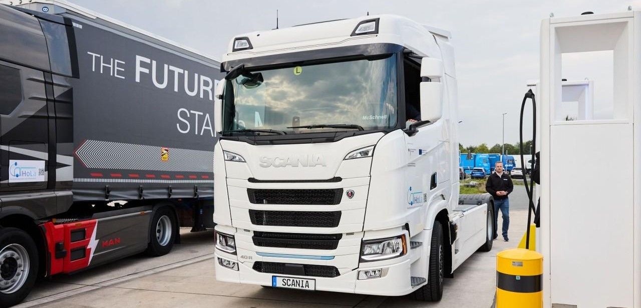 Neue Megawatt-Ladestation ermöglicht in 30 Minuten Ladezeit für E-Lkw Scania installiert Deutschlands ersten öffentlich 1,2-Megawatt-Ladepunkt für batterieelektrische (Foto: Mike Abmaier)