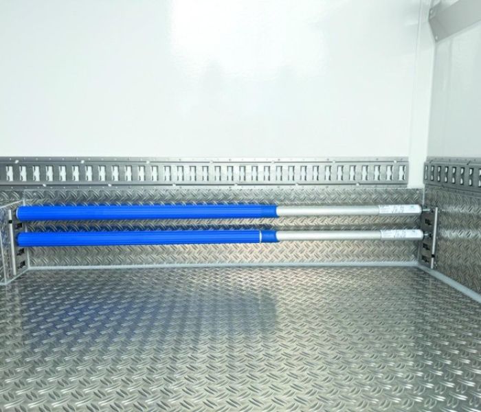 Winter Kühlfahrzeuge Ausstattung Fleischgehänge 2 Rohrbahnen (Foto: Winter Kühlfahrzeuge Ausstattung Fleischgehänge 2 Rohrbahnen (Parkposition Sperrstangen))