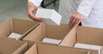 Intralogistik beginnt am Arbeitsplatz – die Rocholz GmbH auf der Logistica Next Foto: AdobeStock - Kzenon - 177666671)